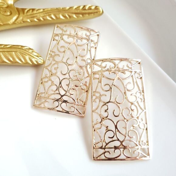 New! Anthro Gold Lattice Earrings - Picture 2 of 12